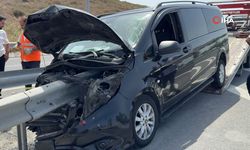 Otomobil ile kamyonet kafa kafaya çarpıştı: 1 ölü, 3 yaralı