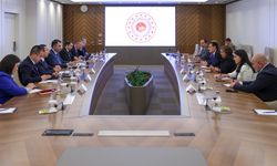 Bakan Kurum, KKTC İçişleri Bakanı Oğuz ve beraberindeki heyetle görüştü