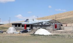 Bitlisli şehit sözleşmeli erler Yeşildemir ve Uyanık'ın ailelerine şehadet haberi verildi