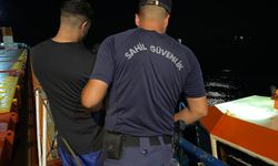 Kaçak yolla bindikleri gemiyle yurt dışına çıkmak isteyen 3 kişi Çanakkale Boğazı'nda yakalandı