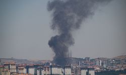 Ankara'da boş araziden fayans fabrikasına sıçrayan yangın kontrol altına alındı
