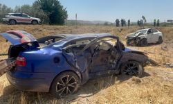 İki otomobilin çarpıştığı kazada 1 kişi öldü, 1 kişi yaralandı
