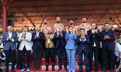 664. Tarihi Kırkpınar Yağlı Güreşleri'nin başpehlivanı Orhan Okulu, altın kemeri kuşandı
