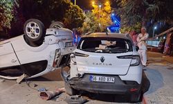 Siirt'te park halindeki cipe çarpan otomobildeki 5 kişi yaralandı