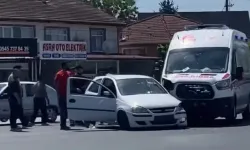 Düzce'de ambulans ile otomobilin çarpıştığı kazada 2 kişi yaralandı