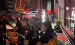 Başkentte 26 katlı binada çıkan yangına müdahale ediliyor