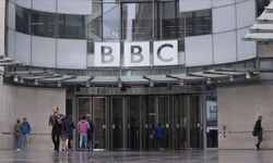 İngiltere'de ünlü isimler, İsrail yanlısı BBC yönetim kurulu üyesinin görevden alınmasını istedi