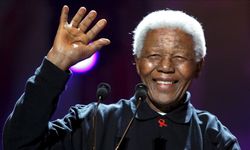 Güney Afrika'yı özgürlüğe kavuşturan lider Mandela doğumunun 107. yılında anılıyor
