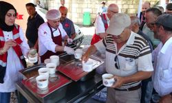 Kütahya’da asırlık vakıf geleneği sürdürülüyor, binlerce vatandaşa aşure ikramı