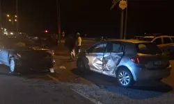 Afyonkarahisar'da iki otomobilin çarpıştığı kazada 6 kişi yaralandı