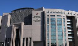 Hazreti Muhammed'in karikatür çizimini yayımlayan derginin yazı işleri müdürü için yakalama talimatı