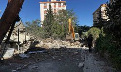 Maltepe’de faciadan dönüldü: 11 katlı bina yıkım sırasında çöktü