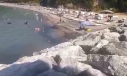 Kömür artıkları plaja ulaştı