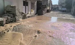Kurtalan’da İçme Suyu Hattı Patladı, Çarşı Merkezi Sular Altında Kaldı