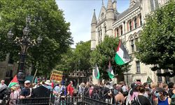 Londra'da Yüksek Mahkeme önünde "Palestine Action" grubuna destek eylemi düzenlendi
