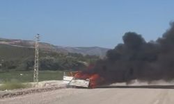 Amasya'da seyir halindeyken yangın çıkan otomobil kullanılamaz hale geldi