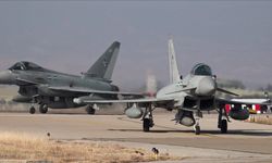 Avrupa'nın gelişmiş savaş uçağı Eurofighter Typhoon çok yönlü kullanımıyla dikkati çekiyor