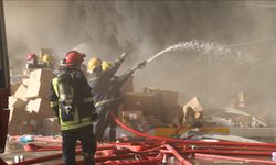 Irak'ta bir alışveriş merkezinde çıkan yangında yaklaşık 50 kişi hayatını kaybetti