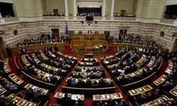 Yunanistan Parlamentosu, Kuzey Afrika'dan gelenlerin iltica başvurularını 3 ay askıya almayı onayladı