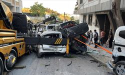 Başakşehir'de kontrolden çıkan vinç 23 araca çarpıp hasar verdi