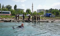 AFAD personellerinden nefes kesen suda arama kurtarma eğitimi