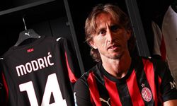 Milan, Luka Modric'i resmen kadrosuna kattı