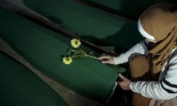Srebrenitsa Soykırımı’nın 30’uncu yılında toprağa verilecek 7 cenaze, gözyaşlarıyla karşılandı