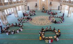 Diyarbakır'da imamın kurduğu kütüphane 7'den 70'e kitapseverleri ağırlıyor