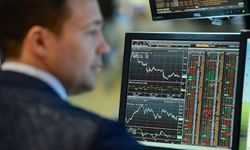 S&P 500 ve Nasdaq endeksleri tarife belirsizlikleriyle geçen ikinci çeyreği rekorla tamamladı