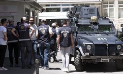 Hazreti Muhammed'in karikatür çizimini yayımlayan derginin yazı işleri müdürü tutuklandı