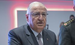 Milli Savunma Bakanı Güler'den IDEF 2025'te "Aile Yılı Standı"na ziyaret
