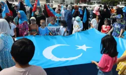 Çin'in İstanbul Başkonsolosluğu önünde Urumçi olayları protesto edildi
