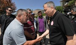 Bakan Yerlikaya’dan İzmir’in Ödemiş İlçesine Ziyaret: “Devletimiz, Yangından Etkilenen Vatandaşlarımızın Yanındadır”