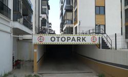 Isparta’da sitenin otoparkındaki araçlara zarar veren kişi güvenlik kamerasında