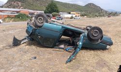 Ters dönen otomobilden sağ kurtuldu