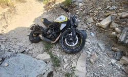 Şarampole yuvarlanan motosikletin sürücüsü yaralandı