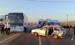 Adıyaman’da otobüs ile otomobil çarpıştı: 5 yaralı