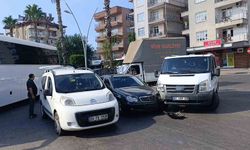 Kamyonet ile otomobil çarpıştı: 1 yaralı
