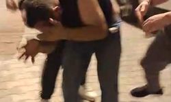 Esenyurt’ta şüpheli hareketleriyle kadınları taciz eden kişiyi mahalleli önce darp etti, daha sonra polise teslim etti