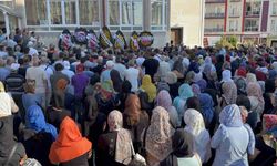 Boğularak öldürülen anne ve oğlu son yolcuğuna uğurlandı