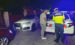 Ölüdeniz’de trafiği tehlikeye düşüren yabancı plakalı araç cezadan kurtulamadı