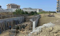 Köprü inşaatında düşen işçi tedavi gördüğü hastanede hayatını kaybetti