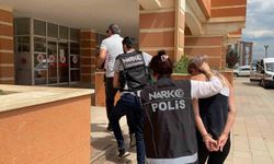 Trafik ekibinin durdurduğu motosikletteki şahısların üzerinden uyuşturucu çıktı: 2 tutuklama