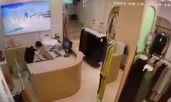 Çocuğun cep telefonu hırsızlığı kamerada