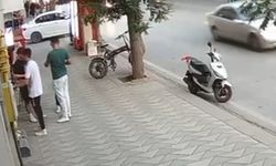 Kasksız yolcu taşıyan sürücü motosikleti yere yatırdı