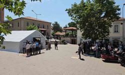 Sındırgı’da cuma namazı çadırlarda kılındı
