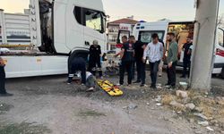 Tır ile motosiklet çarpıştı: 1 ölü