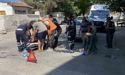 Otomobille çarpışan motosikletli kurye yaralandı