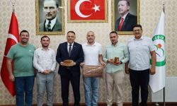 Iğdır Üniversitesi Ağrı Dağı eteklerinde ürettiği balın hasadını yaptı