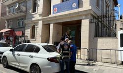 Sokak ortasında kavgaya tutuşarak ambulansa yol vermeyen sürücüler yakalandı
